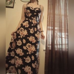 Long, spaghetti-strap floral dress WITH POCKETS